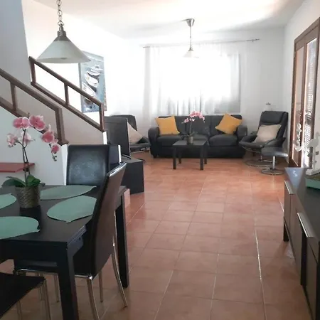Super Detached Private Near The Beach- Heated Pool-wifi-uk Tv * Playa Blanca