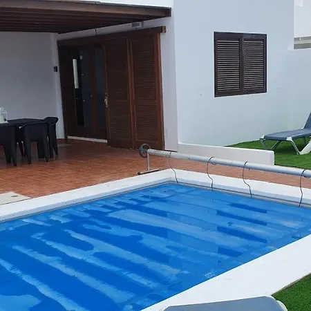 Super Detached Private Near The Beach- Heated Pool-wifi-uk Tv Playa Blanca