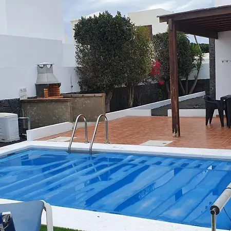 Villa Super Detached Private Near The Beach- Heated Pool-wifi-uk Tv Playa Blanca