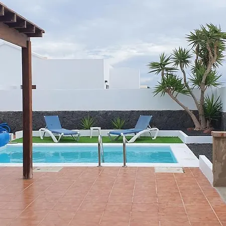 Super Detached Private Near The Beach- Heated Pool-wifi-uk Tv *