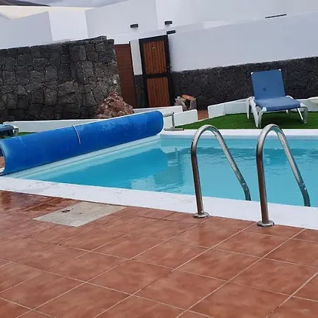 Super Detached Private Near The Beach- Heated Pool-wifi-uk Tv * Playa Blanca